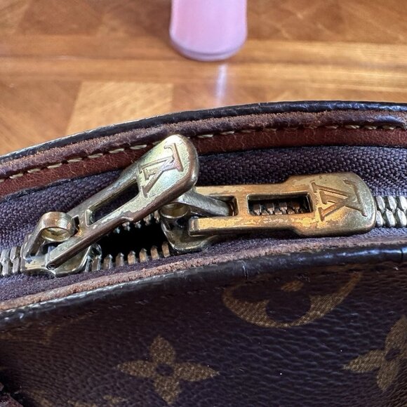 Louis Vuitton Ellipse PM Monogram Vintage Handbag - Picture 4 of 9